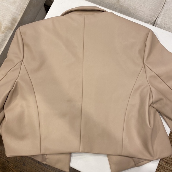 Vegan Leather Cropped Blazer - Picture 4 of 5